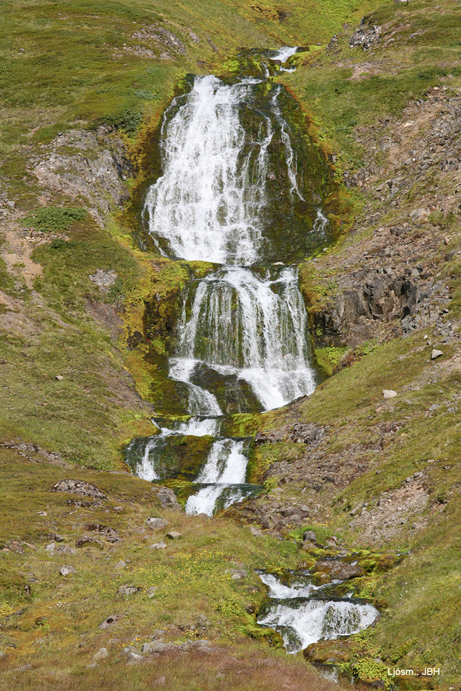 Fossar falla úr Hestskarðsskál